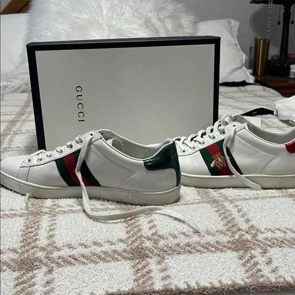 Size 38 Gucci Women's White and Green Sneakers, with original box and dust bags - Picture 3 of 6